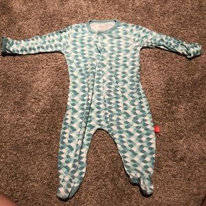 Magnetic snap footie